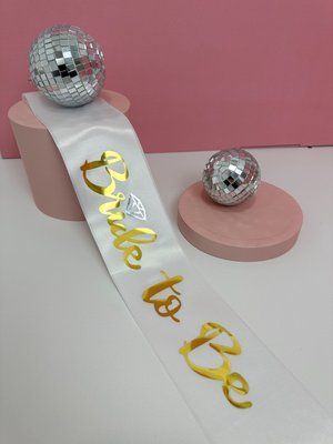 Стрічка на плече біла Bride to be aks42 фото