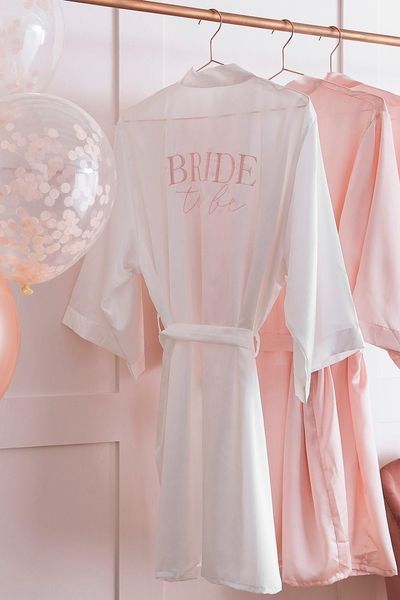 Халатик білий з вишитим надписом Bride to be dre06 фото