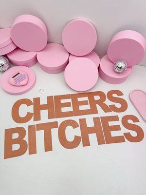 Підвіска "CHEERS BITCHES" deco28 фото
